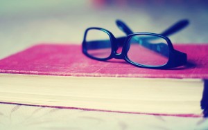 glasses_on_book-wallpaper